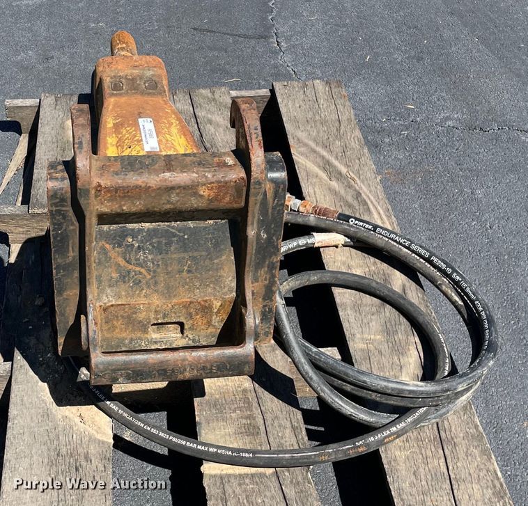 image for item KF9553 Atlas Copco SBU220  breaker