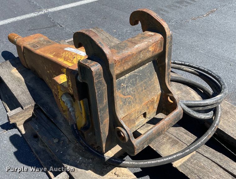 image for item KF9553 Atlas Copco SBU220  breaker