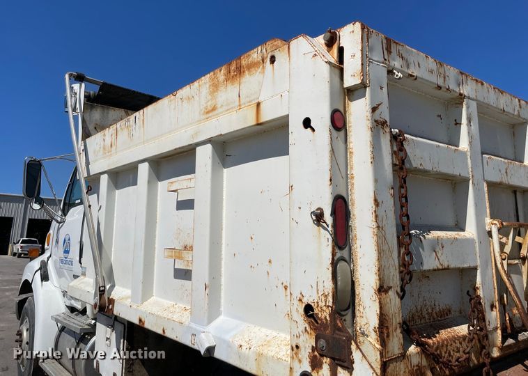 image for item KF9555 2001 Sterling L9501  dump truck