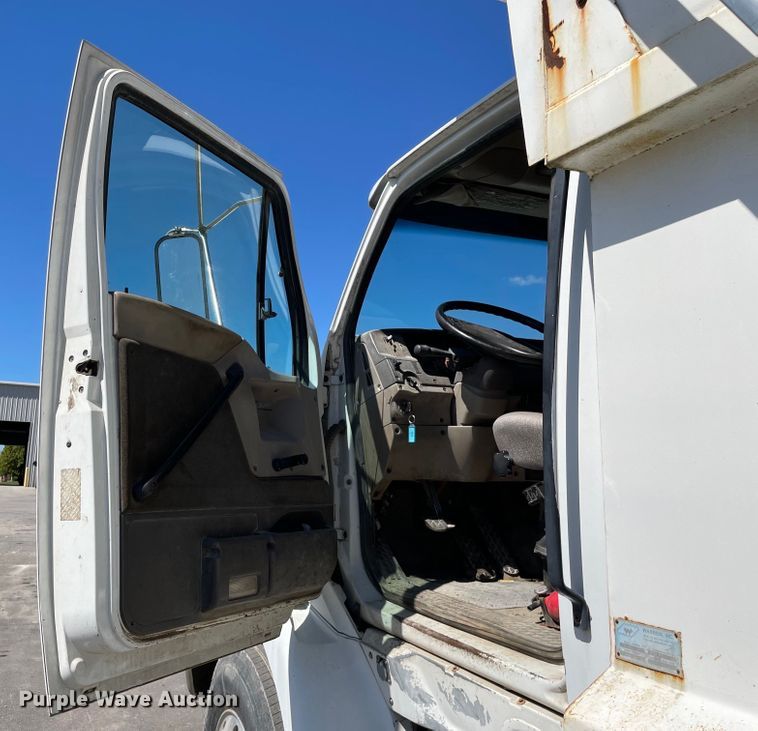 image for item KF9555 2001 Sterling L9501  dump truck