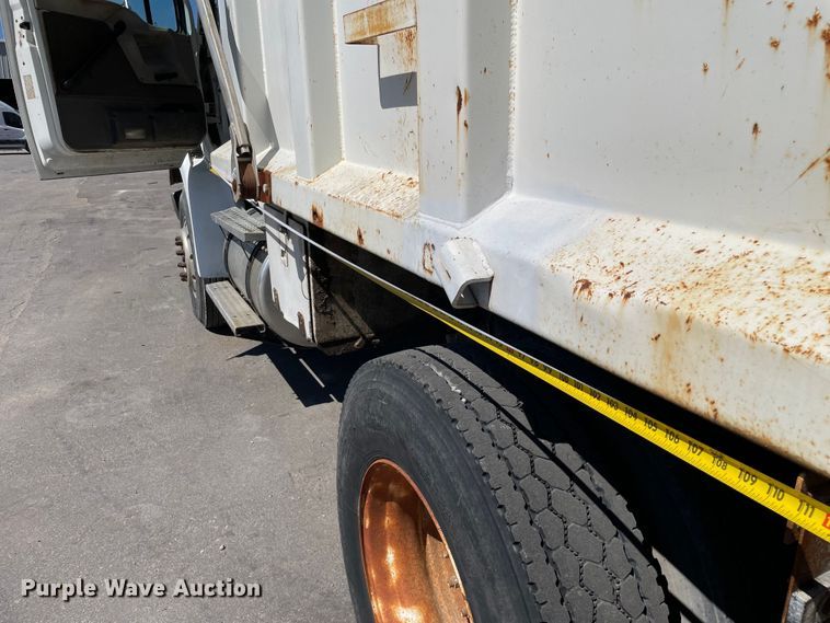 image for item KF9555 2001 Sterling L9501  dump truck