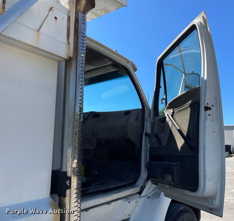 image for item KF9555 2001 Sterling L9501  dump truck