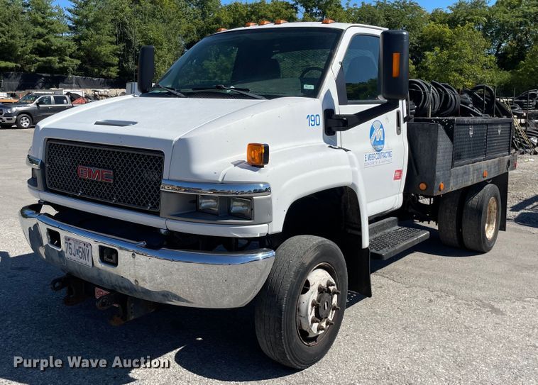 image for item KF9556 2005 GMC C4500  flatbed truck