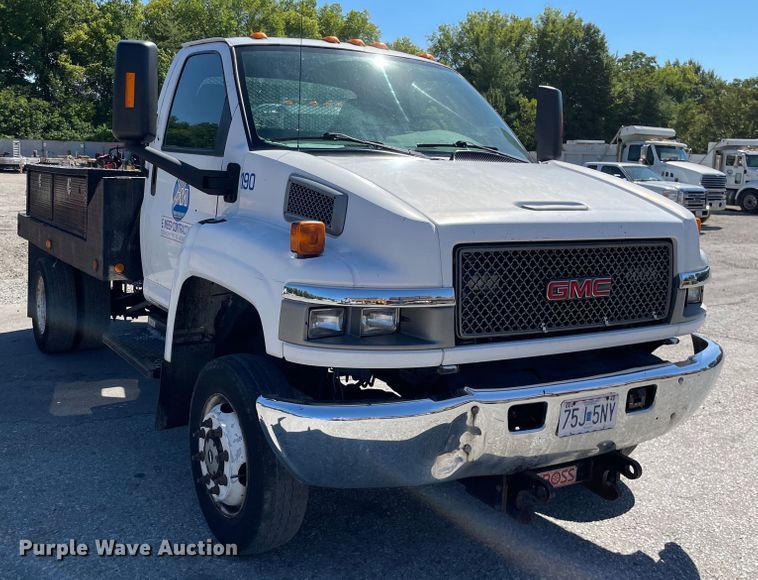 image for item KF9556 2005 GMC C4500  flatbed truck