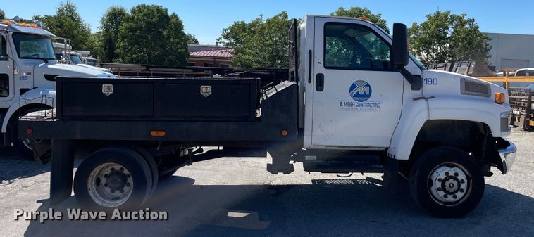 image for item KF9556 2005 GMC C4500  flatbed truck