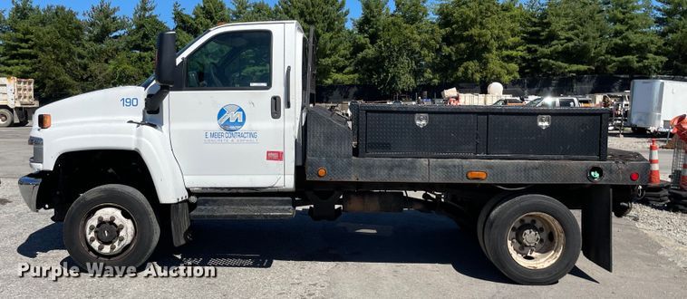 image for item KF9556 2005 GMC C4500  flatbed truck