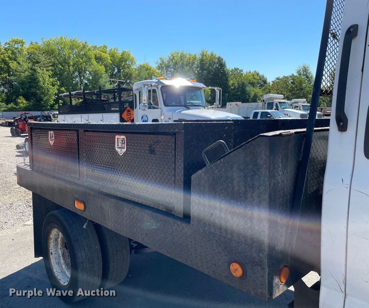 image for item KF9556 2005 GMC C4500  flatbed truck