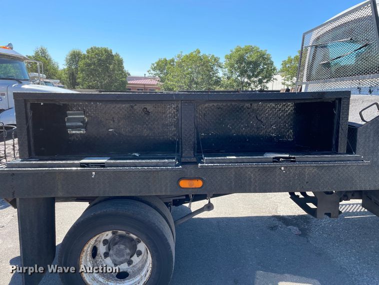 image for item KF9556 2005 GMC C4500  flatbed truck