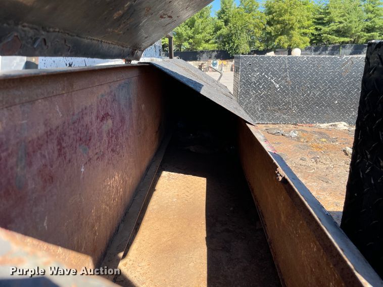 image for item KF9556 2005 GMC C4500  flatbed truck