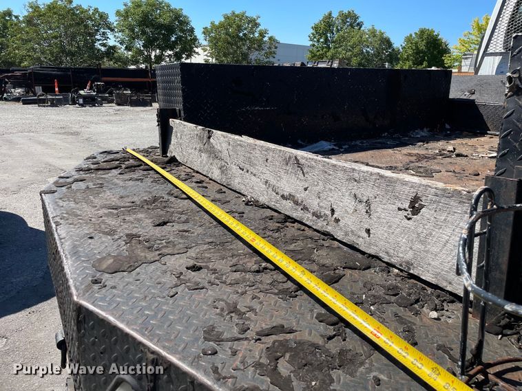 image for item KF9556 2005 GMC C4500  flatbed truck