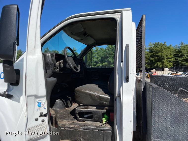 image for item KF9556 2005 GMC C4500  flatbed truck