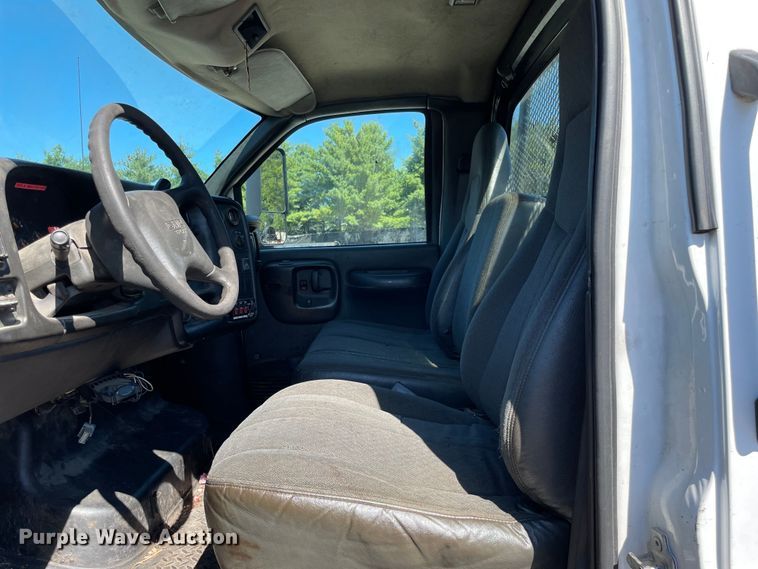 image for item KF9556 2005 GMC C4500  flatbed truck