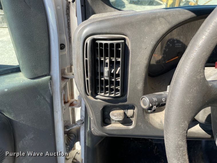 image for item KF9556 2005 GMC C4500  flatbed truck