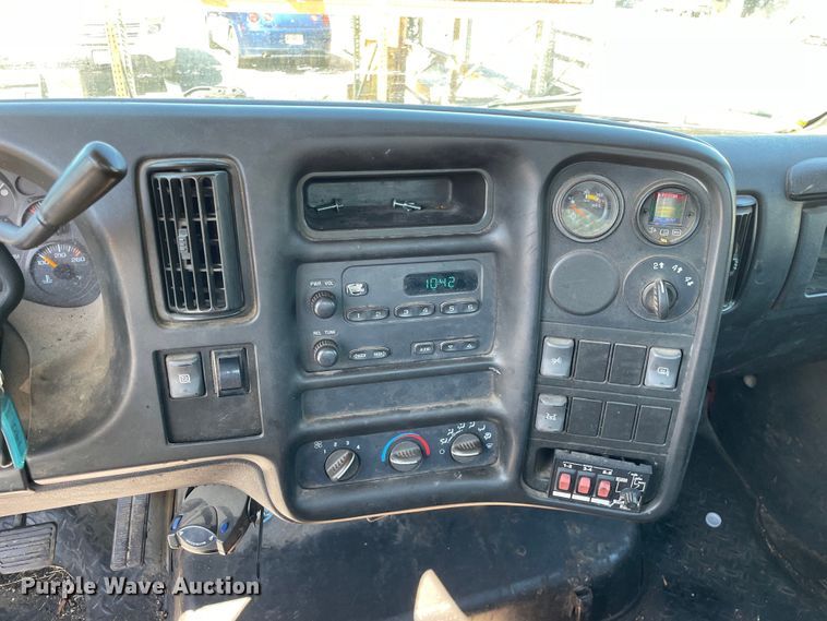 image for item KF9556 2005 GMC C4500  flatbed truck