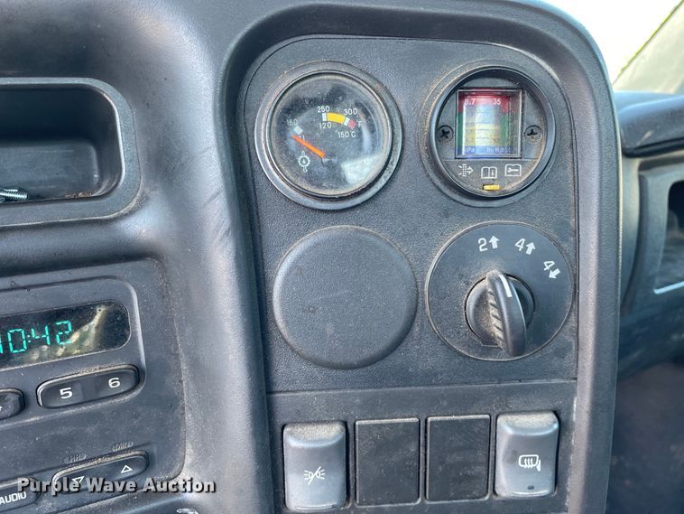 image for item KF9556 2005 GMC C4500  flatbed truck