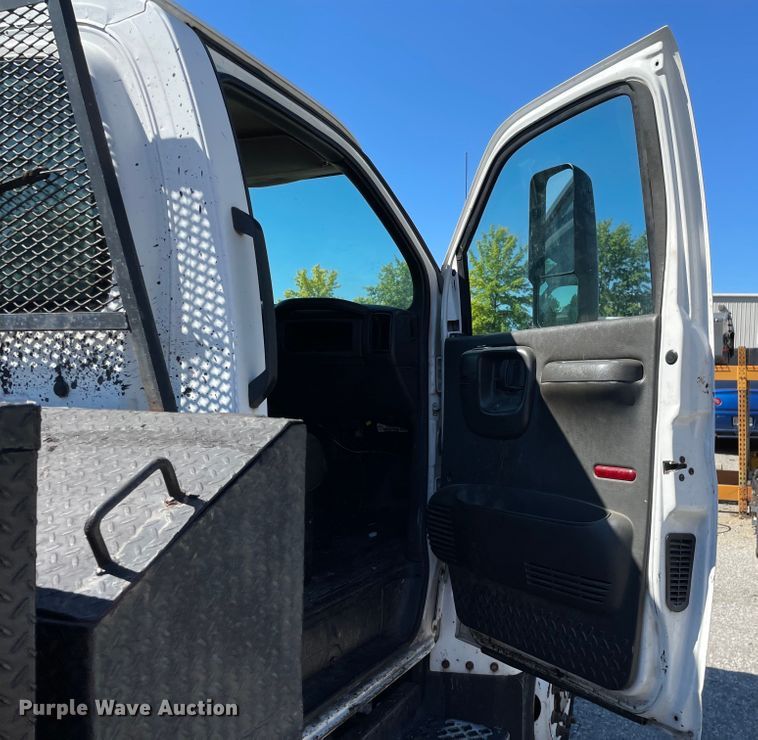 image for item KF9556 2005 GMC C4500  flatbed truck