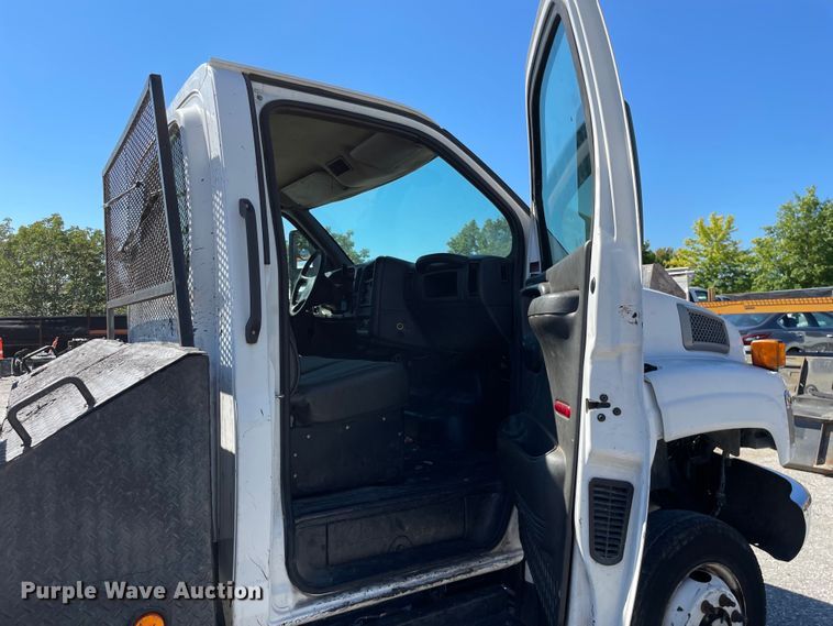 image for item KF9556 2005 GMC C4500  flatbed truck