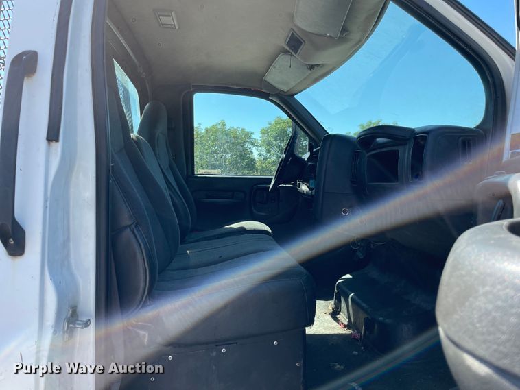 image for item KF9556 2005 GMC C4500  flatbed truck