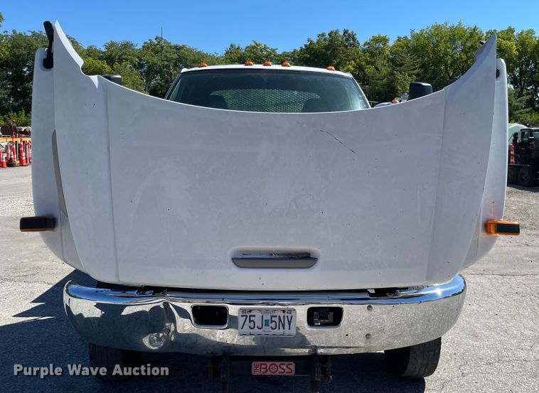 image for item KF9556 2005 GMC C4500  flatbed truck