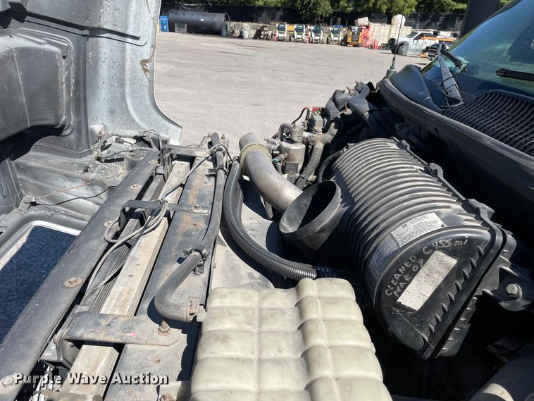 image for item KF9556 2005 GMC C4500  flatbed truck