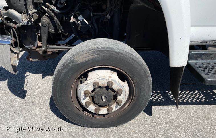 image for item KF9556 2005 GMC C4500  flatbed truck