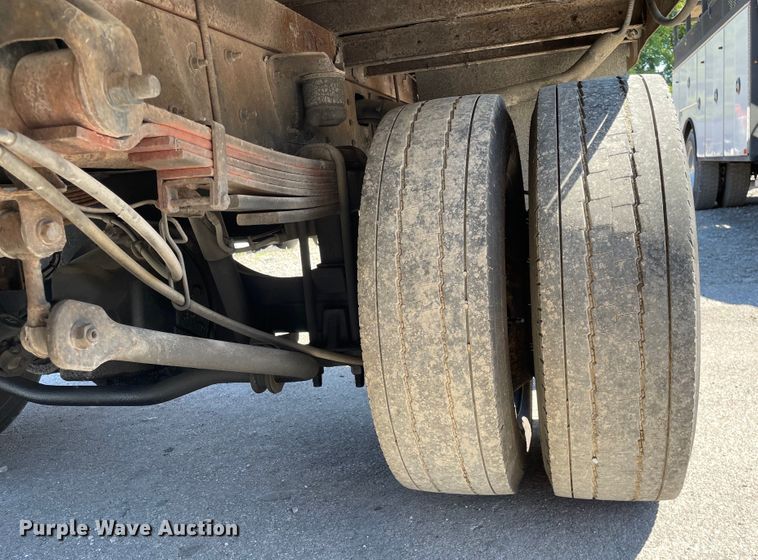 image for item KF9556 2005 GMC C4500  flatbed truck