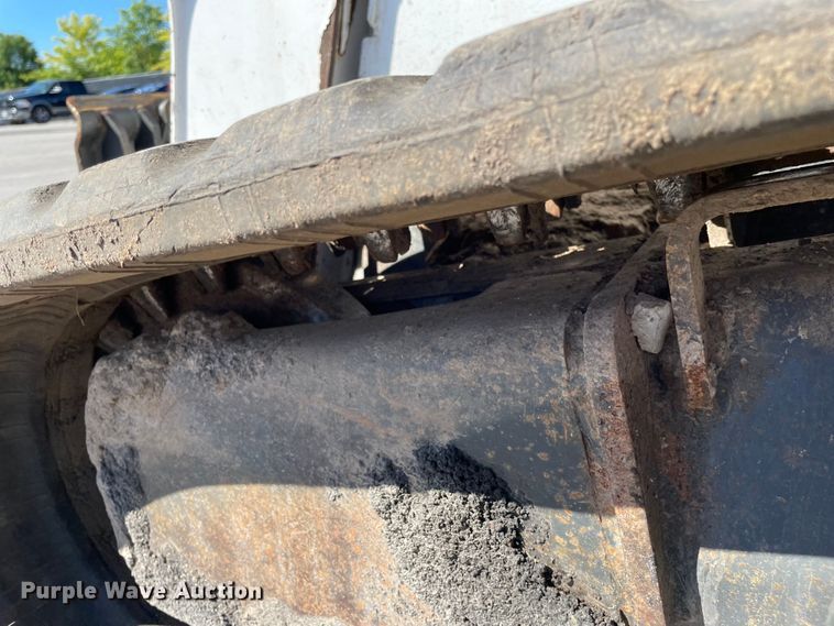 image for item KF9560 2015 Bobcat T650  tracked skid steer loader