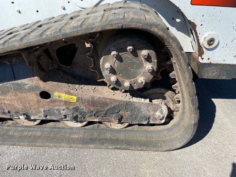 image for item KF9560 2015 Bobcat T650  tracked skid steer loader