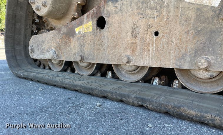 image for item KF9560 2015 Bobcat T650  tracked skid steer loader