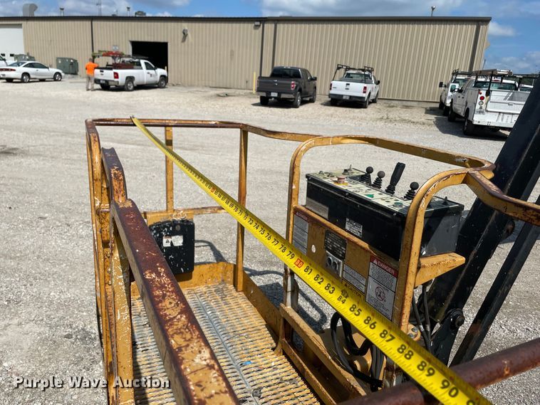 image for item KF9562 2000 Grove T66J  boom lift