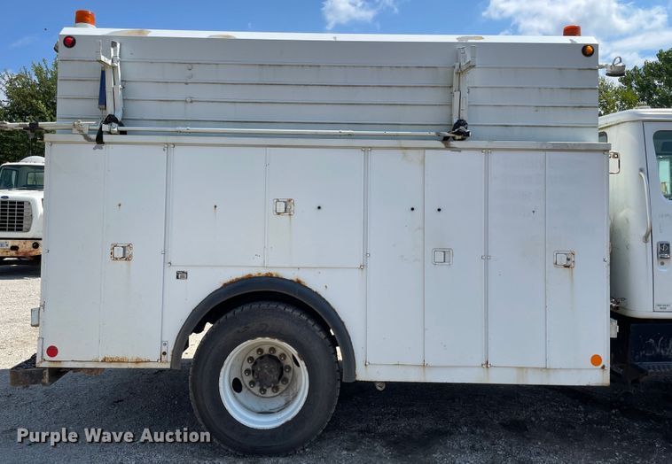 image for item KF9568 2000 International 4700  utility / service truck