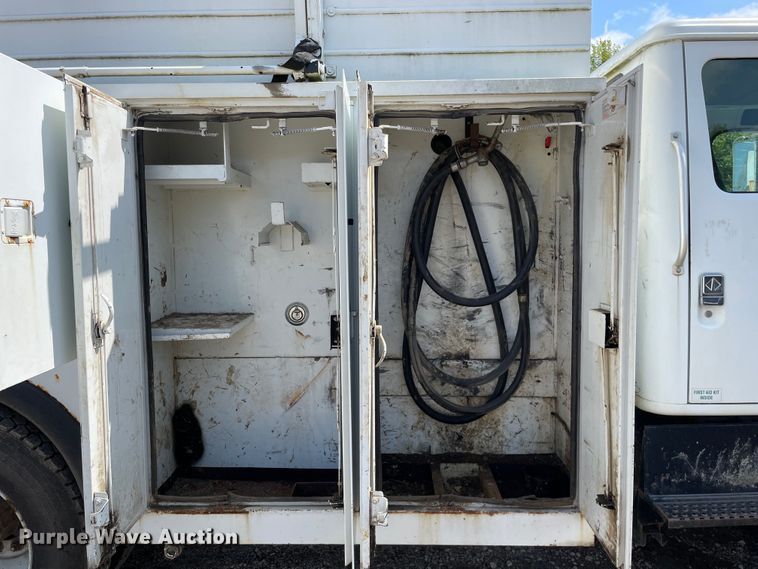 image for item KF9568 2000 International 4700  utility / service truck