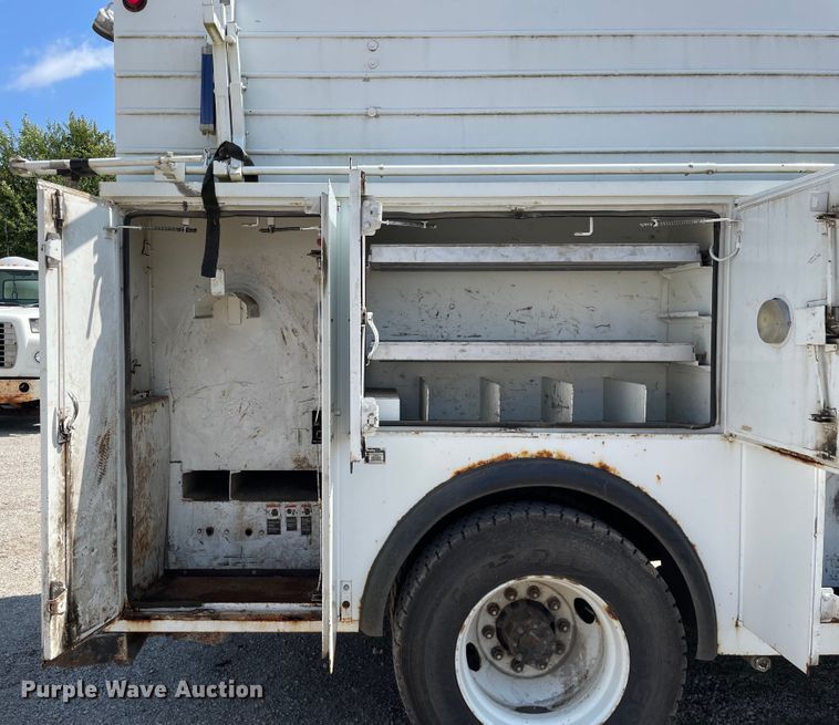 image for item KF9568 2000 International 4700  utility / service truck