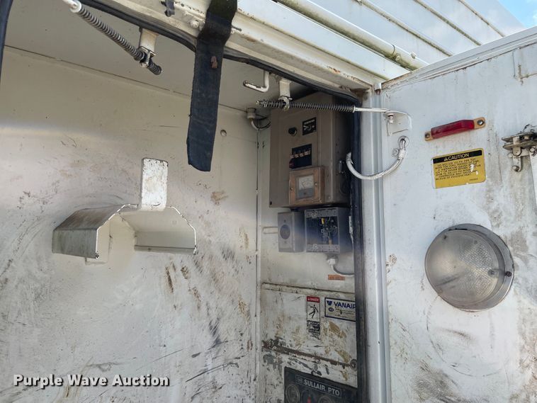 image for item KF9568 2000 International 4700  utility / service truck