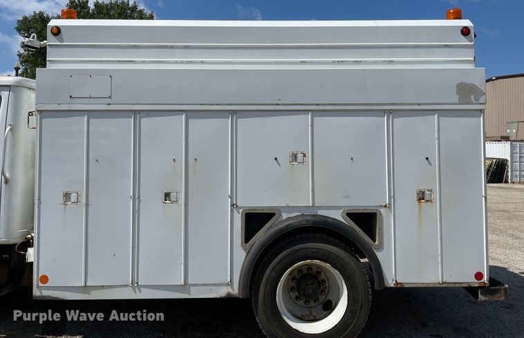 image for item KF9568 2000 International 4700  utility / service truck