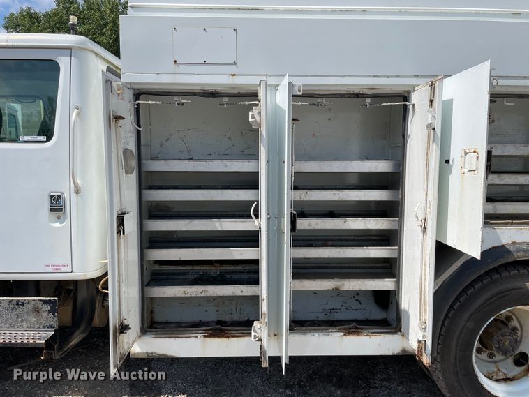 image for item KF9568 2000 International 4700  utility / service truck