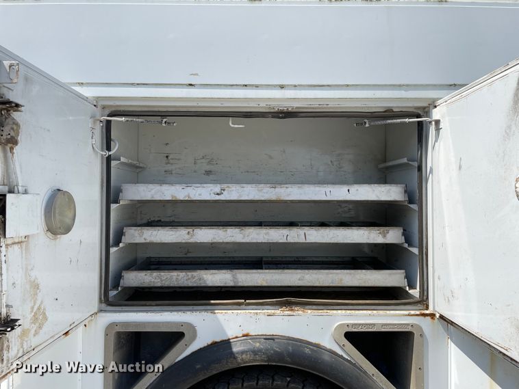 image for item KF9568 2000 International 4700  utility / service truck