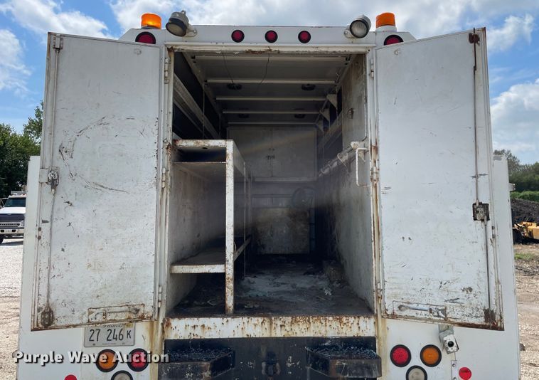 image for item KF9568 2000 International 4700  utility / service truck