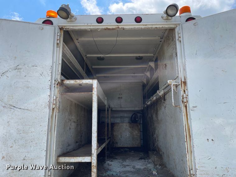 image for item KF9568 2000 International 4700  utility / service truck