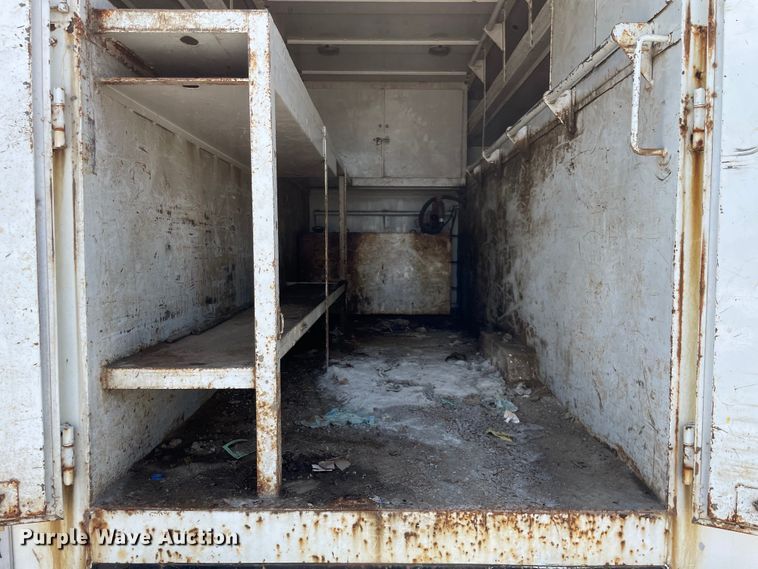 image for item KF9568 2000 International 4700  utility / service truck