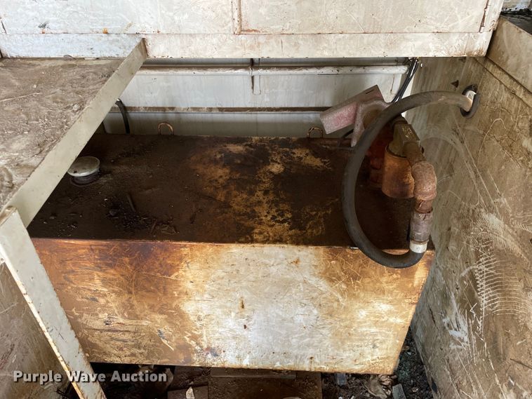 image for item KF9568 2000 International 4700  utility / service truck