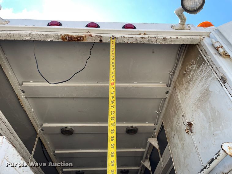 image for item KF9568 2000 International 4700  utility / service truck