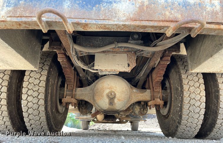 image for item KF9568 2000 International 4700  utility / service truck