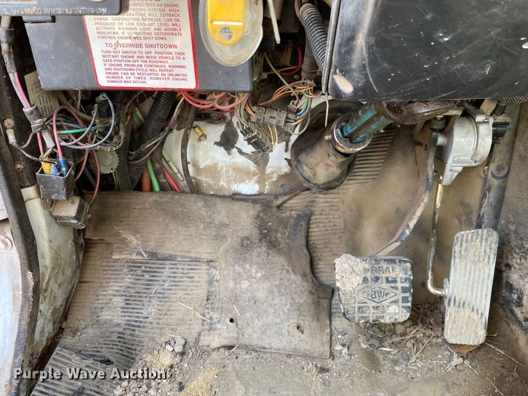 image for item KF9568 2000 International 4700  utility / service truck