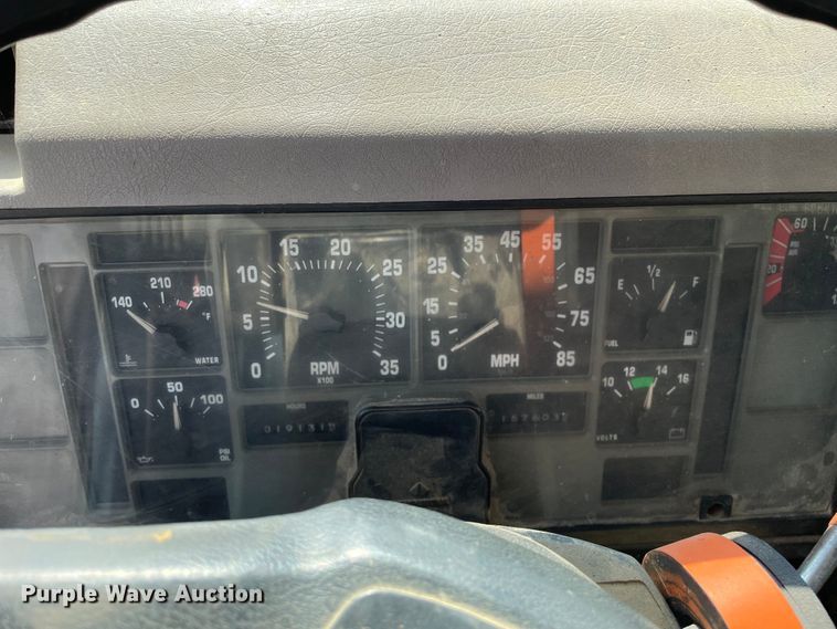 image for item KF9568 2000 International 4700  utility / service truck