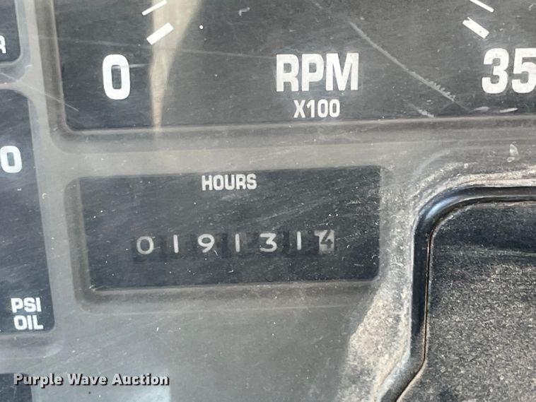 image for item KF9568 2000 International 4700  utility / service truck