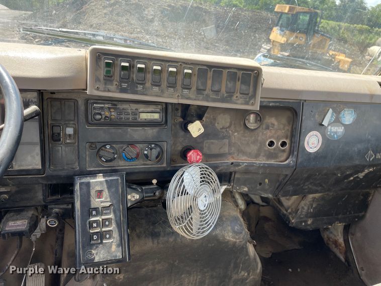 image for item KF9568 2000 International 4700  utility / service truck