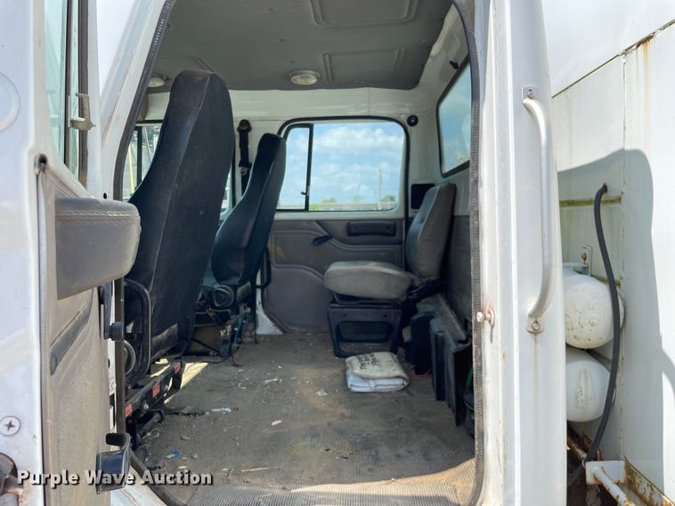 image for item KF9568 2000 International 4700  utility / service truck