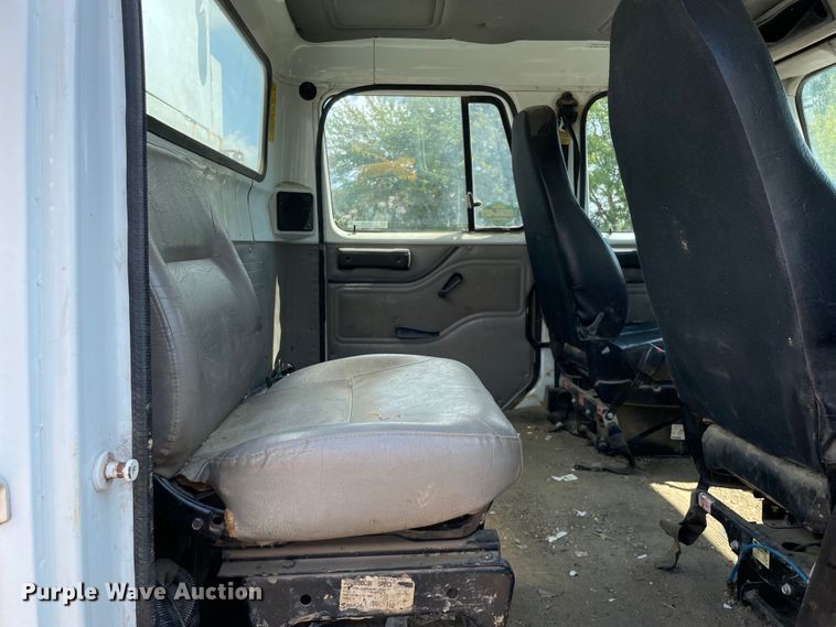 image for item KF9568 2000 International 4700  utility / service truck