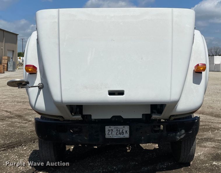 image for item KF9568 2000 International 4700  utility / service truck